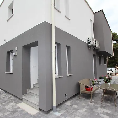 Apartment Karlo 1