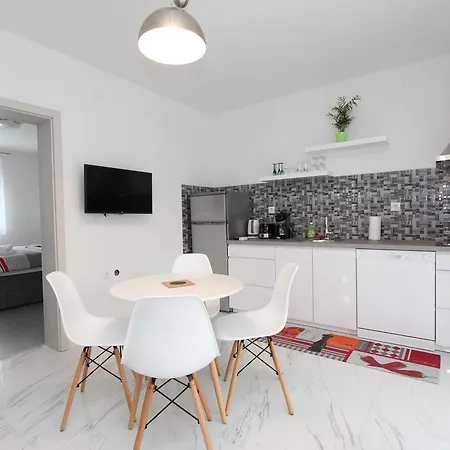 Appartement Karlo 1 *