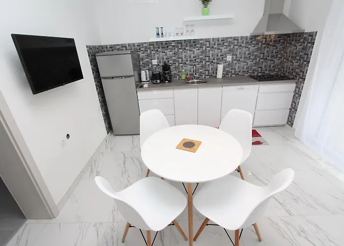 Karlo 1 Apartament *